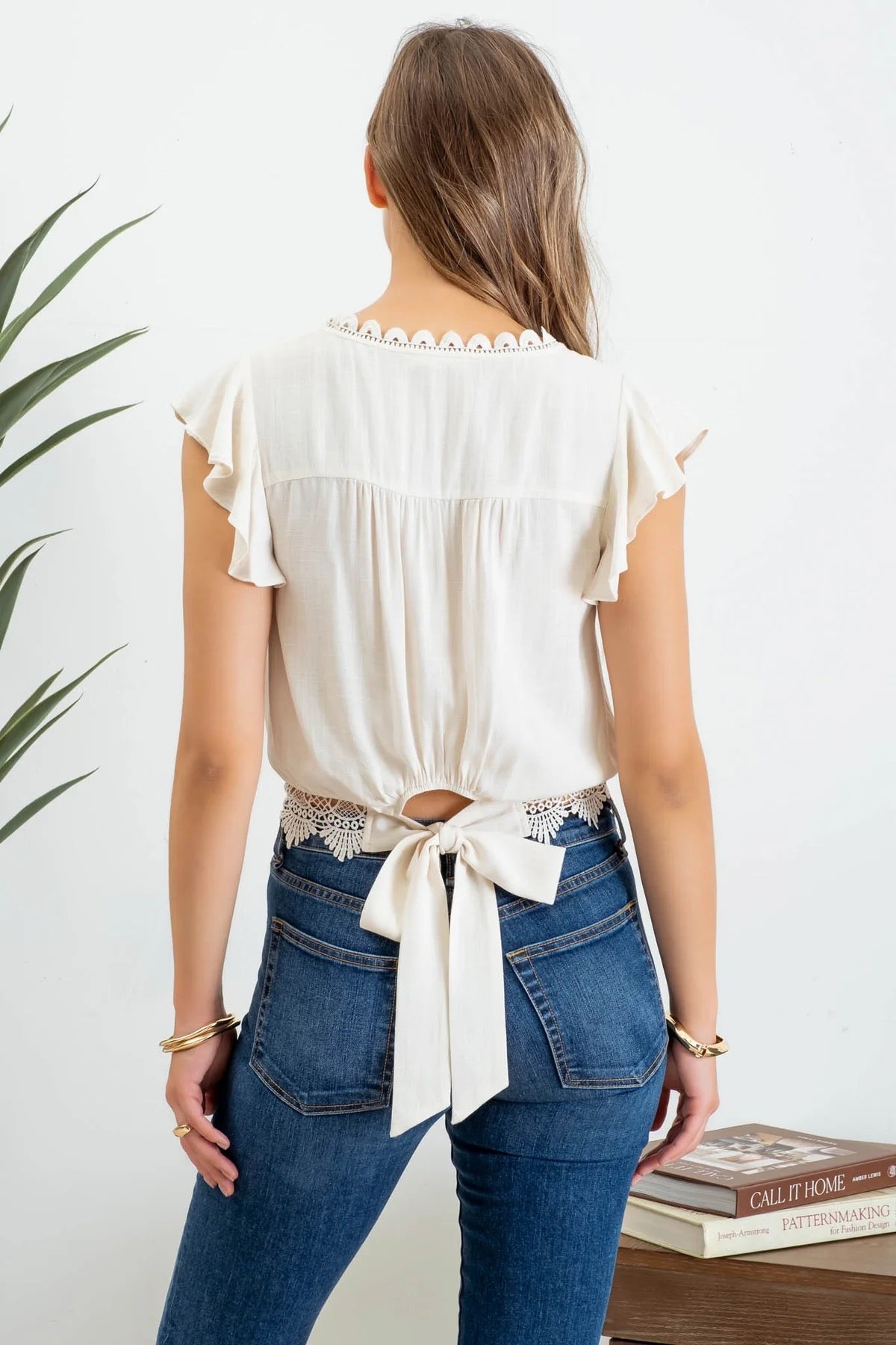 Lace trim short sleeve crop top